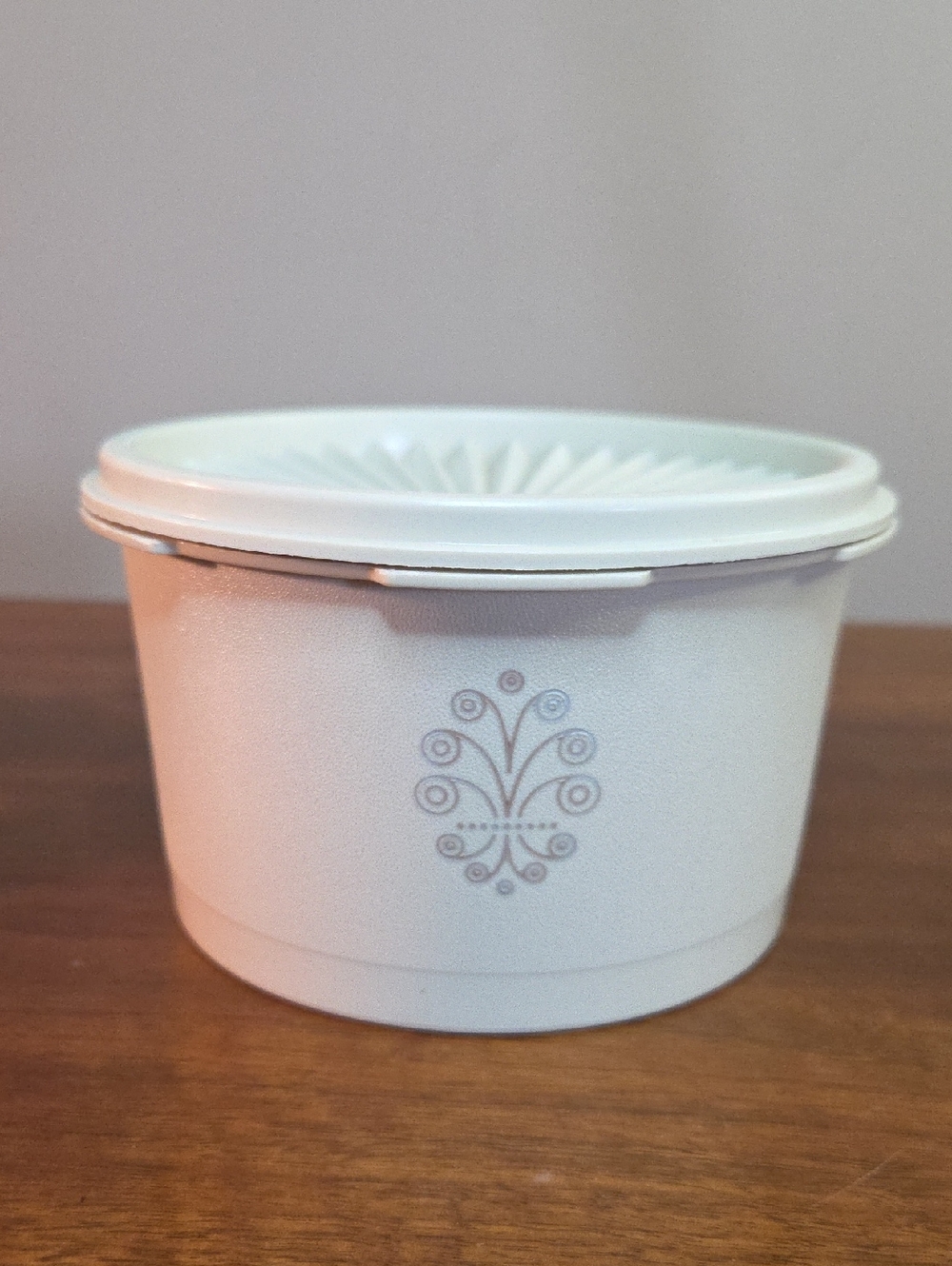 Vintage Tupperware Cannister With Lid Beige # 1298-6